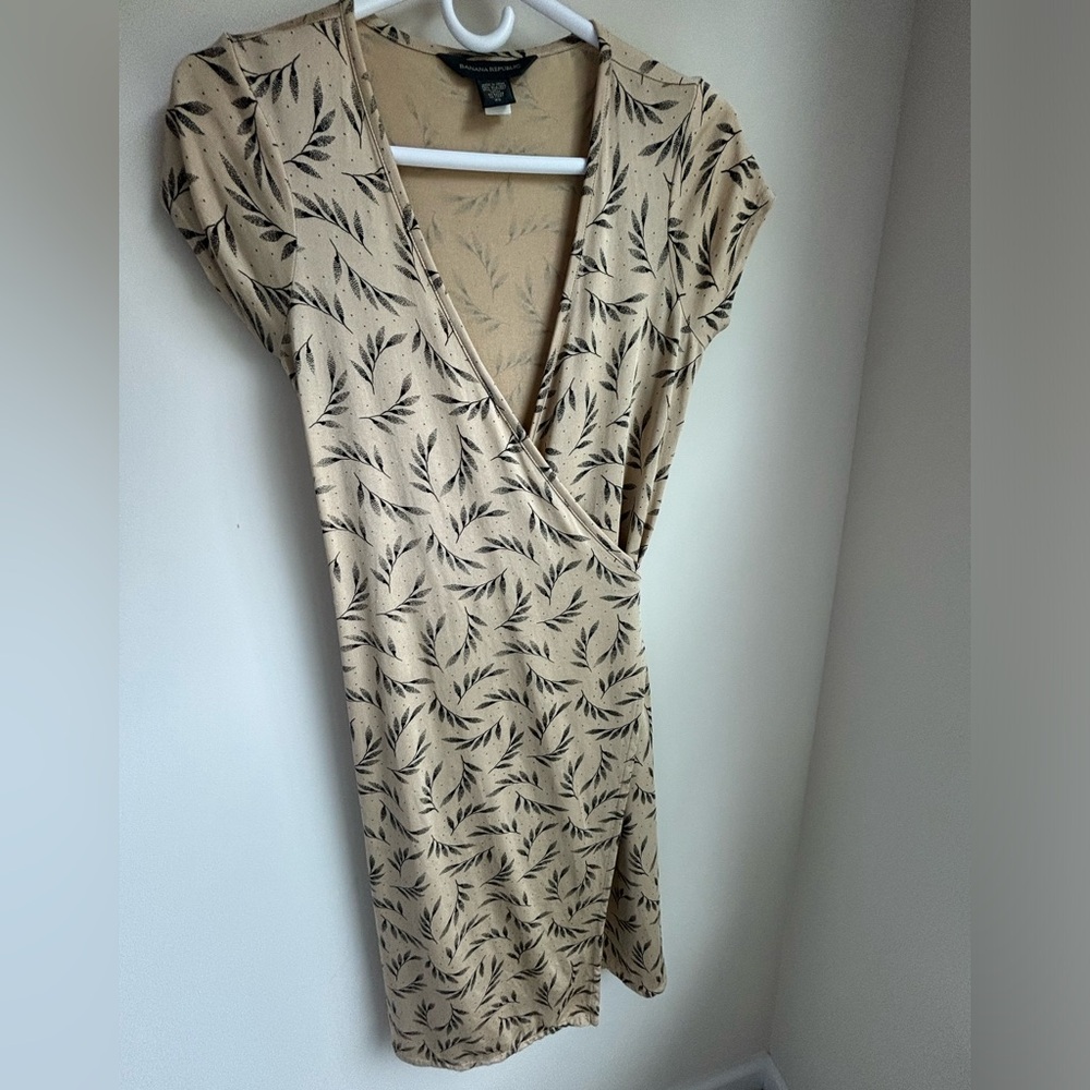 Banana Republic Silk Blend Leaf Pattern Wrap Dress XS